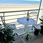 Lo & L'oo Apartment *